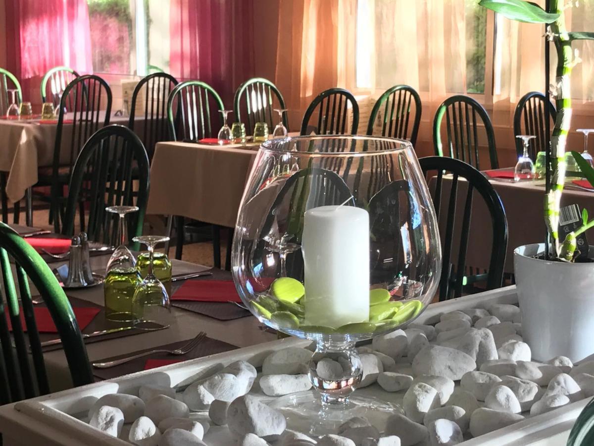 Hotel Les Chenes シストロン エクステリア 写真